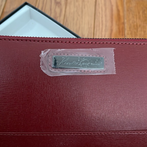 💜HOST PICK💜Kenneth Cole New York Red Leather Wallet with Detachable Wrist Stap - Picture 2 of 10